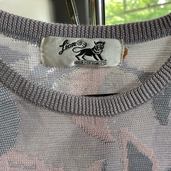 Vintage - Lion Brand - Women’s Floral Knit Short Sleeve, pearlescent weave - Picture 2 of 3